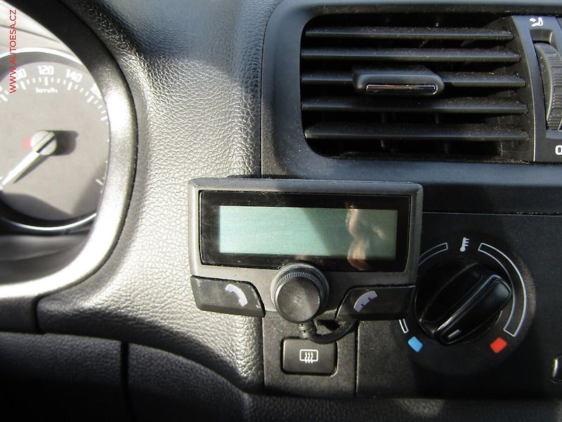 Škoda Fabia (2012) 1.6 TDi, ČR, AC, tažné - fotka 13 z 17