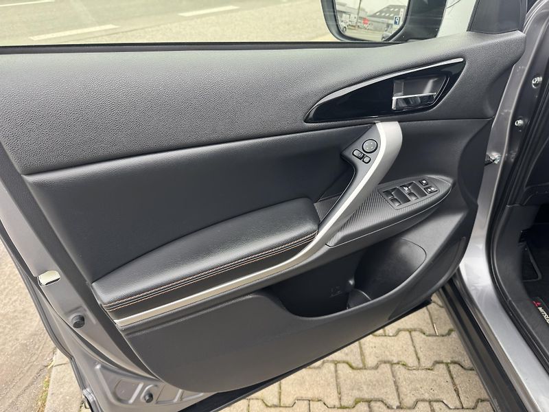Mitsubishi Eclipse Cross 1,5T 4x4,INSTYLE,ČR,1.MAJ. - fotka 7 z 17