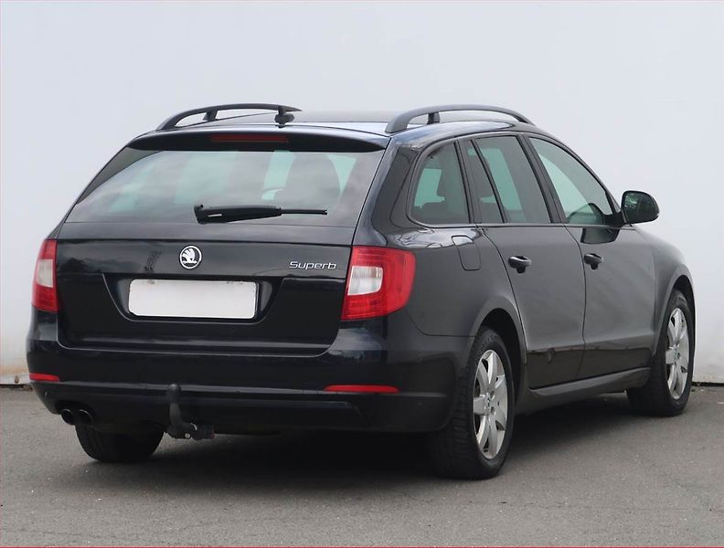 Škoda Superb (2011) Comfort 2.0 TDI, Automat, Navi - fotka 5 z 19
