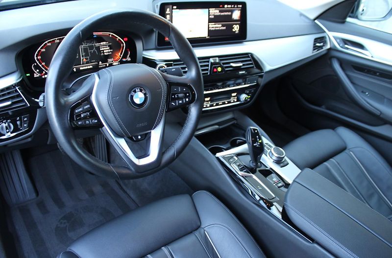BMW Řada 5 520d - fotka 4 z 25