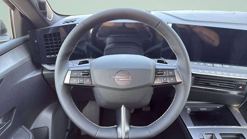 Opel Astra (2026) Nová Ultimate ST Hybrid 1.2 TU - fotka 17 z 24