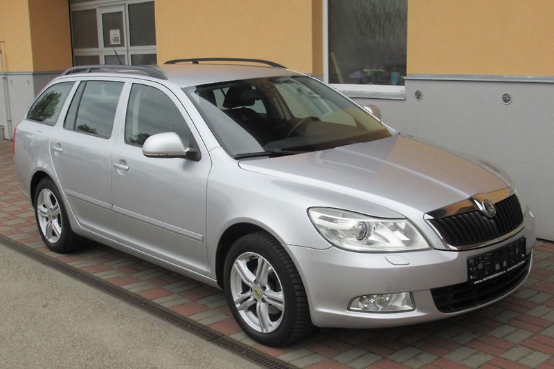 Škoda Octavia 1.2 TSi AUT. KLIMA XENON TAŽNÉ - fotka 1 z 19