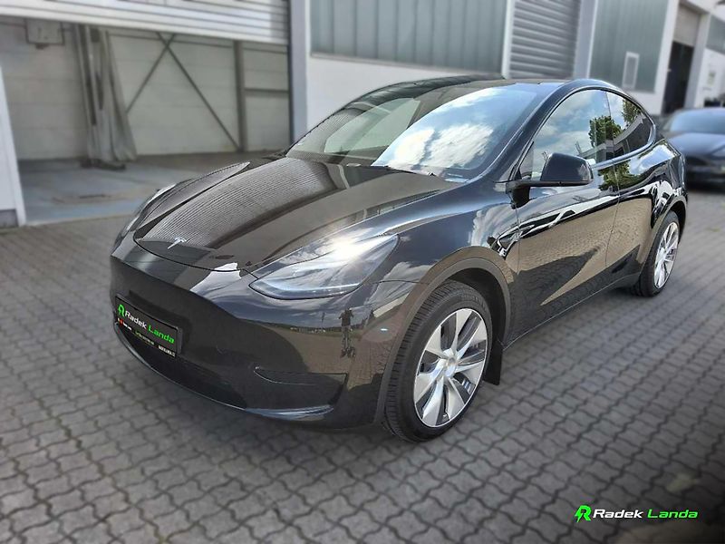 Tesla Model Y (2023) Standard Range | LFP, RWD, AMD - fotka 4 z 10