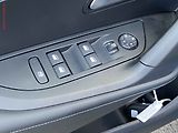 Peugeot 2008 (2023) 1.2PT, Allure, navi, kamera - náhled 11
