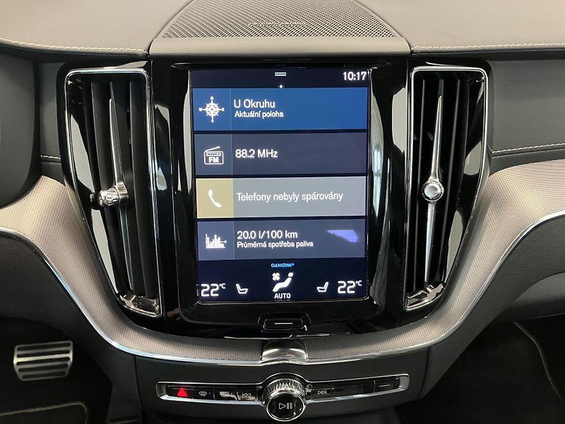 Volvo XC60 B4 AWD R-Design AT8, ČR - fotka 30 z 50