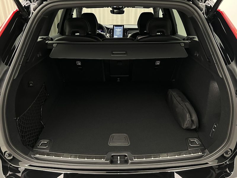 Volvo XC60 (2026) B5 AWD BLACK EDITION PLUS AUT - fotka 6 z 42