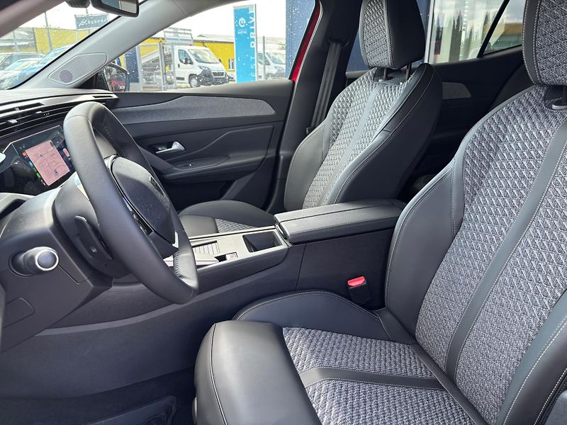 Peugeot 408 (2026) ALLURE Hybrid 145 NOVINKA - fotka 12 z 21