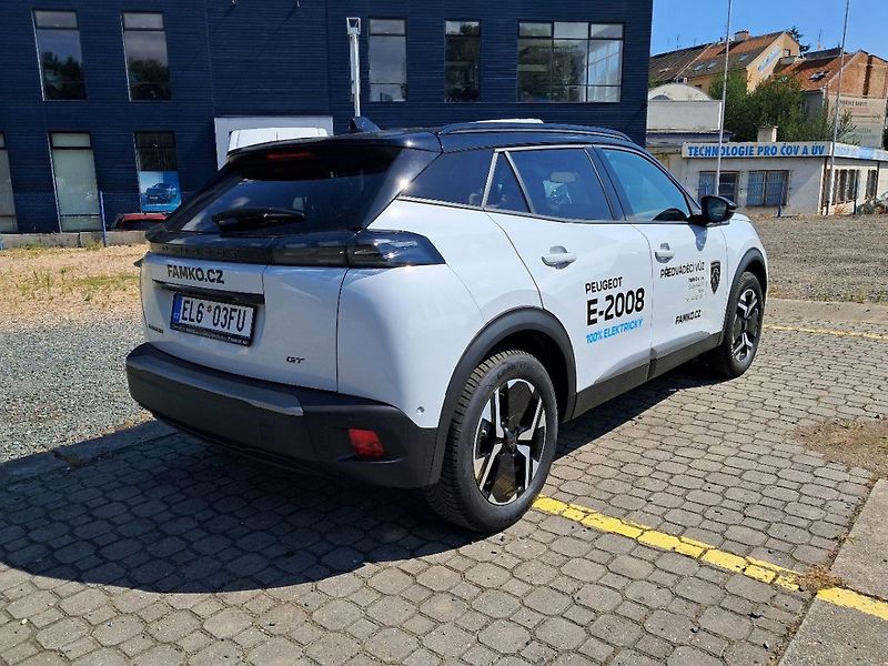 Peugeot 2008 GT Elektromotor 115 kW (Bateri - fotka 5 z 16