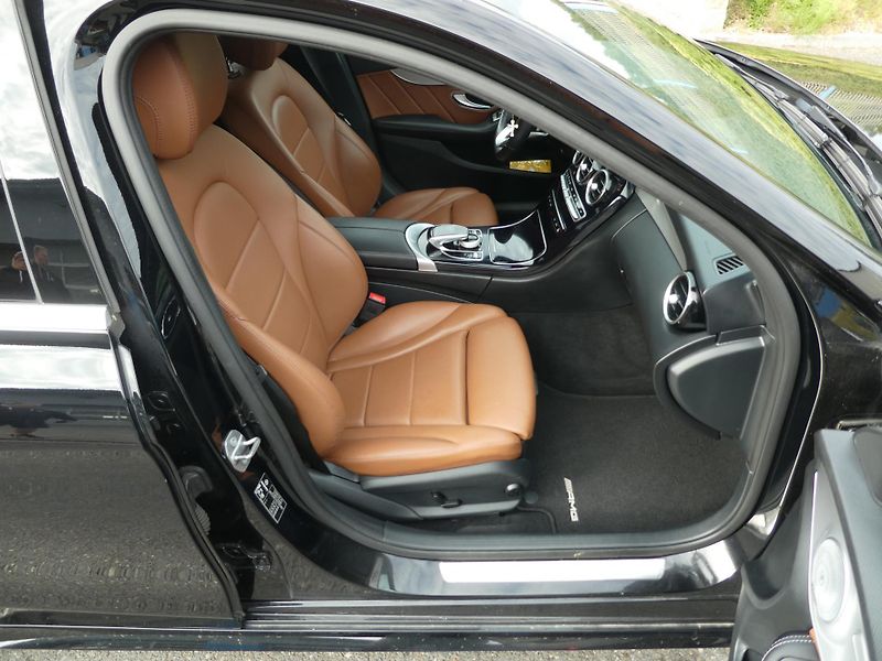 Mercedes-Benz Třídy C C 300D 180kW Kombi AMG LINE  - fotka 14 z 18