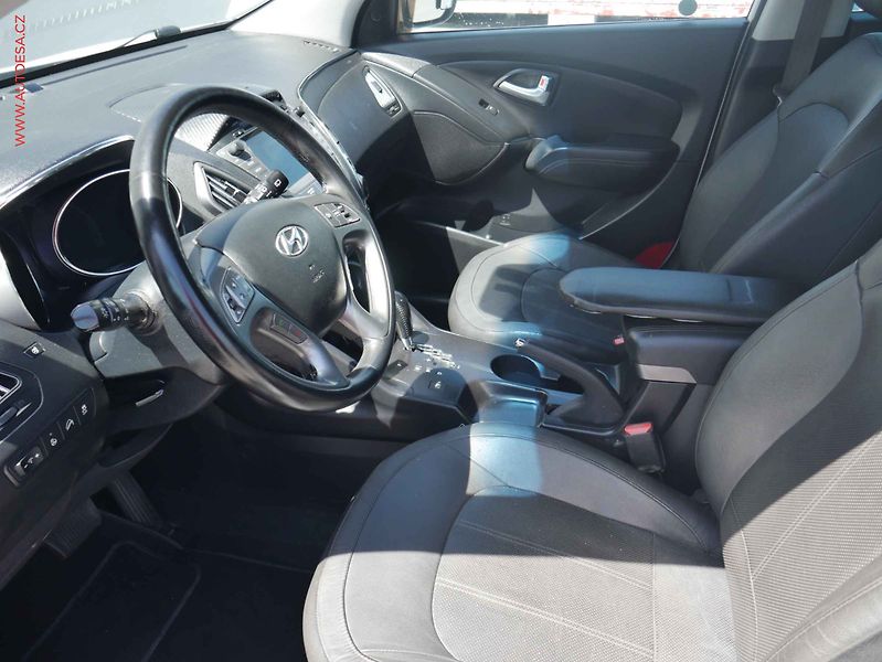 Hyundai ix35 (2014) 2.0CRDi 4x4, ČR, AT, park - fotka 9 z 16