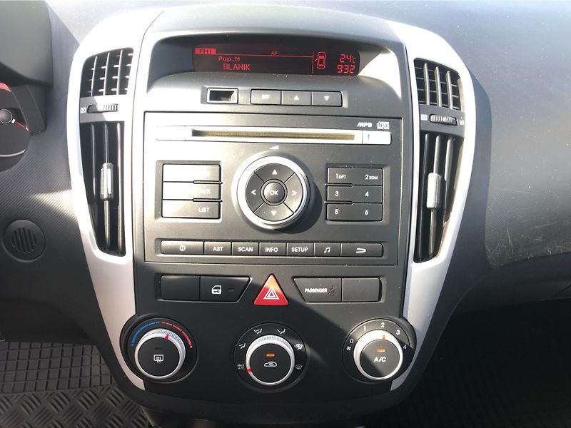 Kia Ceed Combi 1.4i ACTIVE - fotka 19 z 27