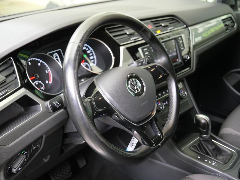 Volkswagen Touran - fotka 13 z 21