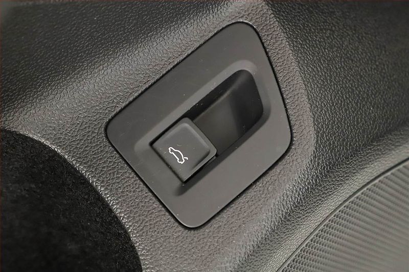 Volkswagen Passat (2017) R-Line 2.0 TDI, Kůže - fotka 19 z 20