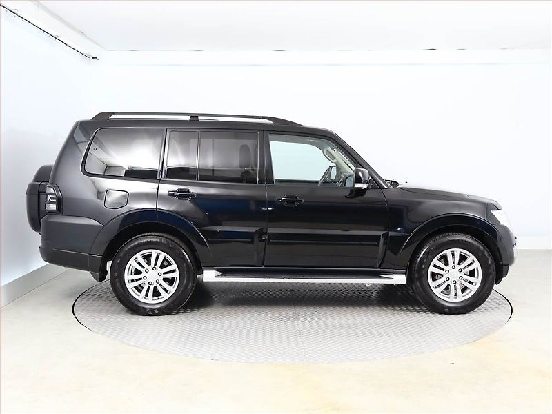 Mitsubishi Pajero (2015) 3.2 DI-D - fotka 6 z 18