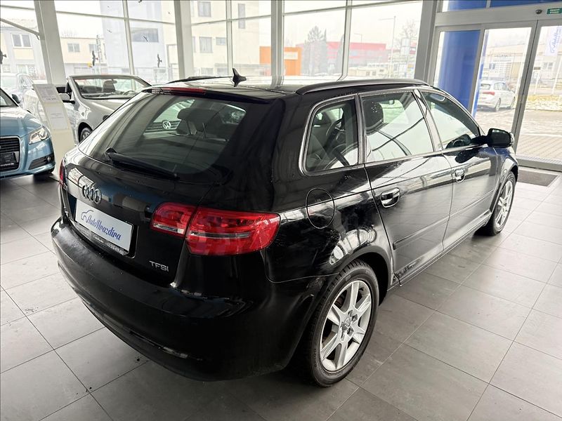 Audi A3 1,2   TFSI 77kW - fotka 6 z 21