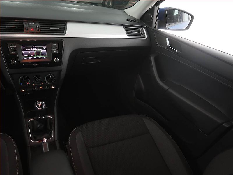 Škoda Rapid (2016) 1.2 TSI, Park. senzory - fotka 8 z 19