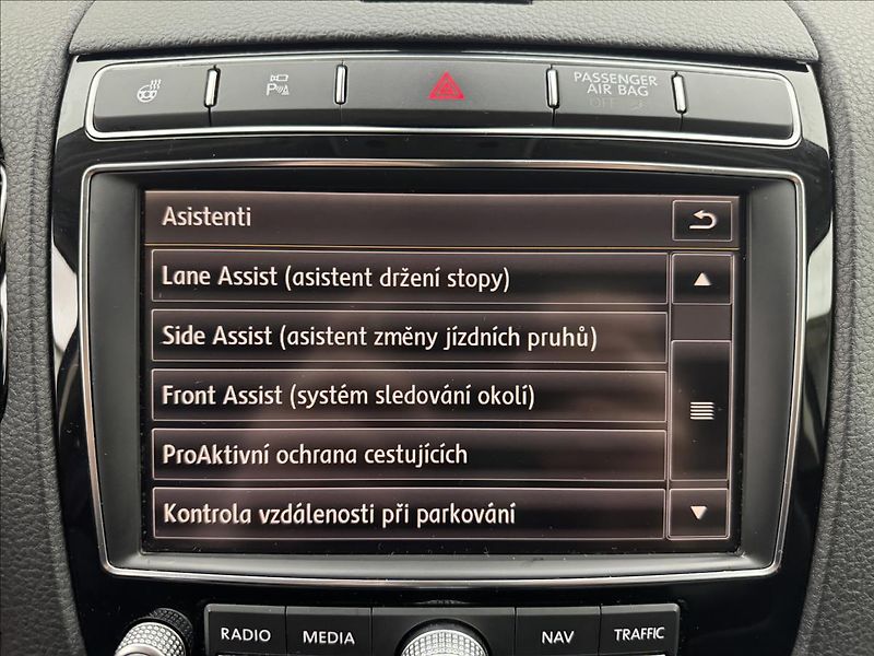 Volkswagen Touareg 3,0 ACC 360° TZ PEČLIVÝ SERVIS - fotka 22 z 49