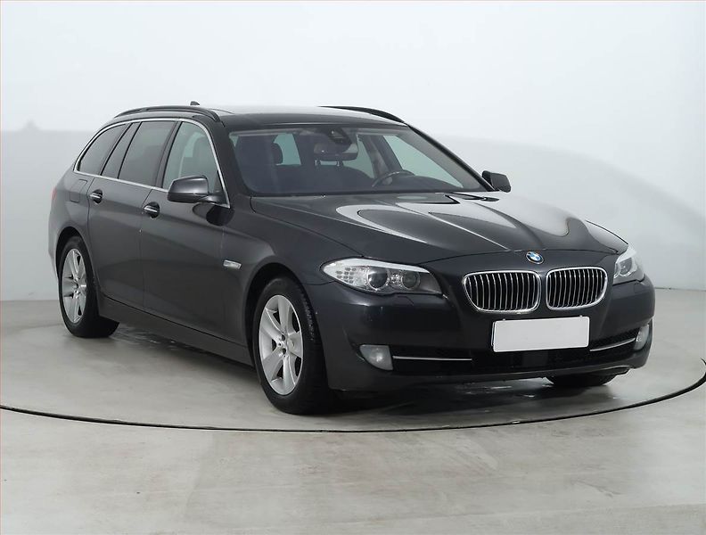 BMW Řada 5 (2013) 520d, Automat, Navi, Xenony - fotografie inzerátu