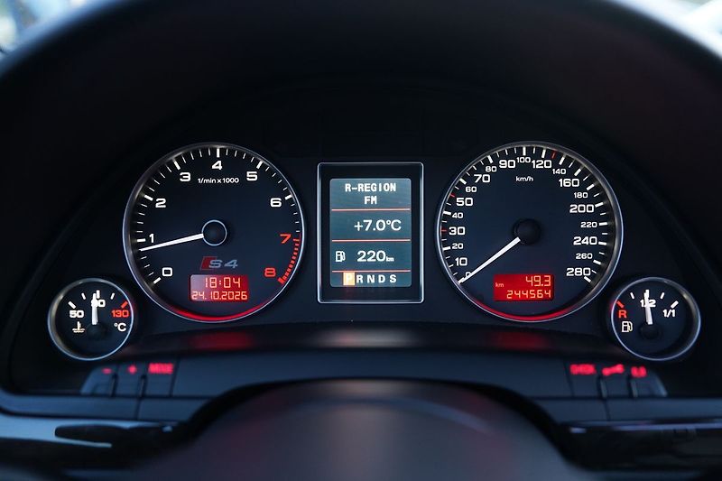Audi S4 B7 V8 253kW/BOSE/RECARO/MAX VÝ - fotka 46 z 50