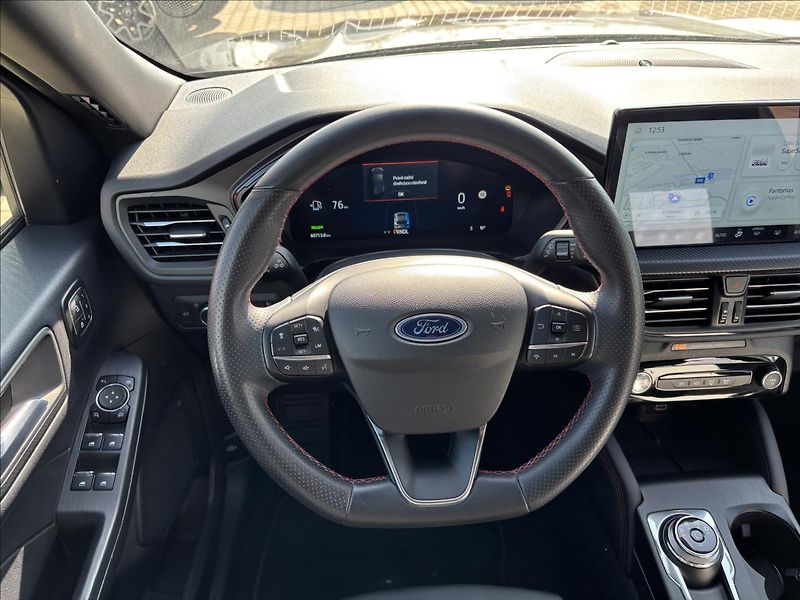 Ford Kuga 2,5 HEV 138kW ST-Line X AWD - fotka 17 z 46