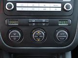 Volkswagen Golf (2007) 1.6MPi, Klima - náhled 12