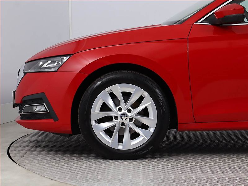 Škoda Octavia (2021) 2.0 TDI, Tempomat - fotka 12 z 19