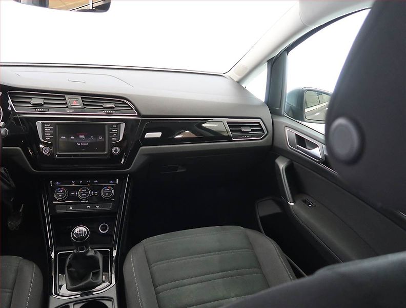 Volkswagen Touran (2016) Highline 1.6 TDI, Navi - fotka 8 z 19