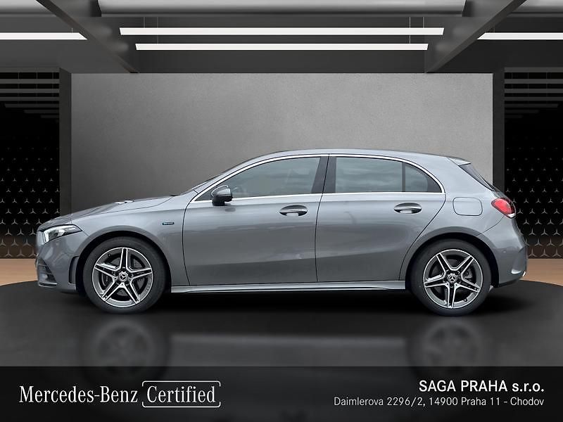Mercedes-Benz Třídy A A-Třída 250e AMG Line - fotka 6 z 18