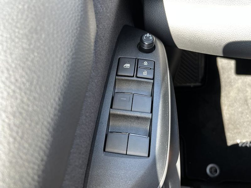 Toyota Yaris 1.5 Hybrid Style ODBĚR IHNED - fotka 25 z 27