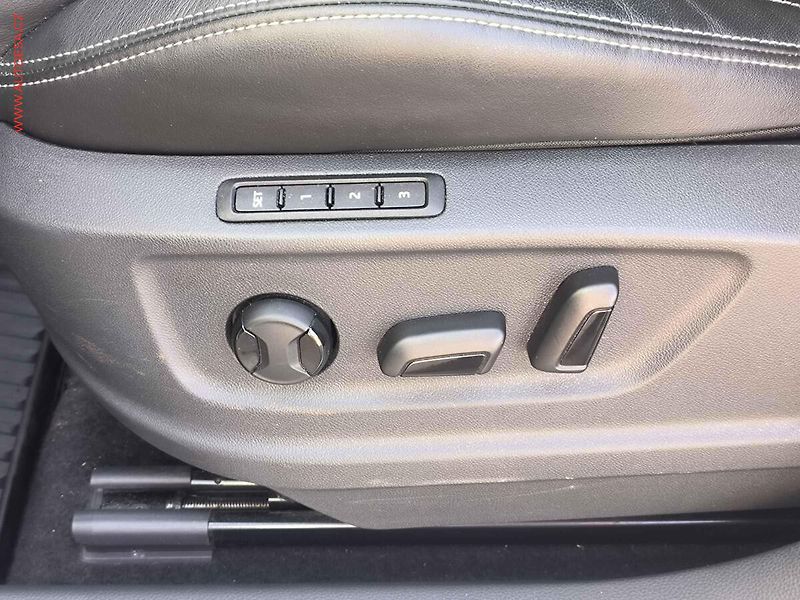 Škoda Karoq (2018) 2.0TDi 4x4, Style, DSG, kůže - fotka 11 z 31