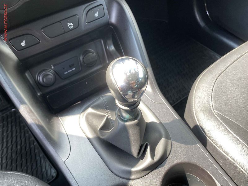 Hyundai ix35 (2014) 2.0 GDi, Trend, kamera, bixen - fotka 15 z 16