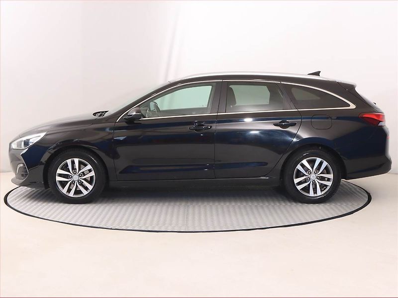 Hyundai i30 (2020) Family 1.6 CRDi, Serv.kniha - fotka 3 z 18