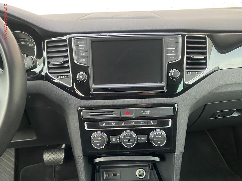 Volkswagen Golf Sportsvan (2015) 1.4 TSi, Highline, DSG - fotka 12 z 19