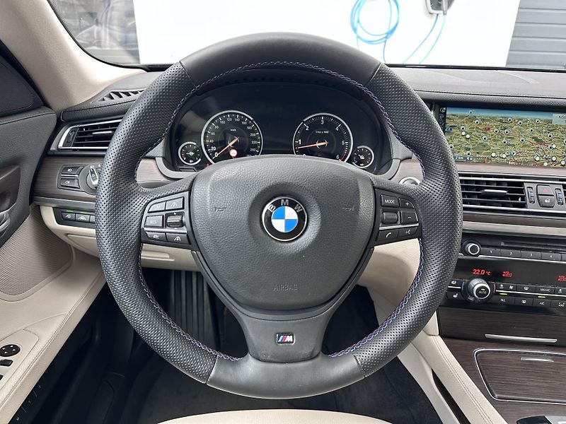BMW Řada 7 730d  - fotka 10 z 24