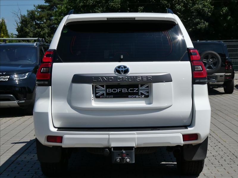 Toyota Land Cruiser 2,8 D-4D 150kW 2Maj, ČR, DPH - fotka 8 z 41