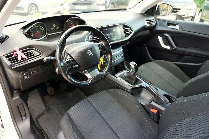 Peugeot 308 (2016) 308 ACTIVE 1,2 PT 81 kW - fotka 28 z 46