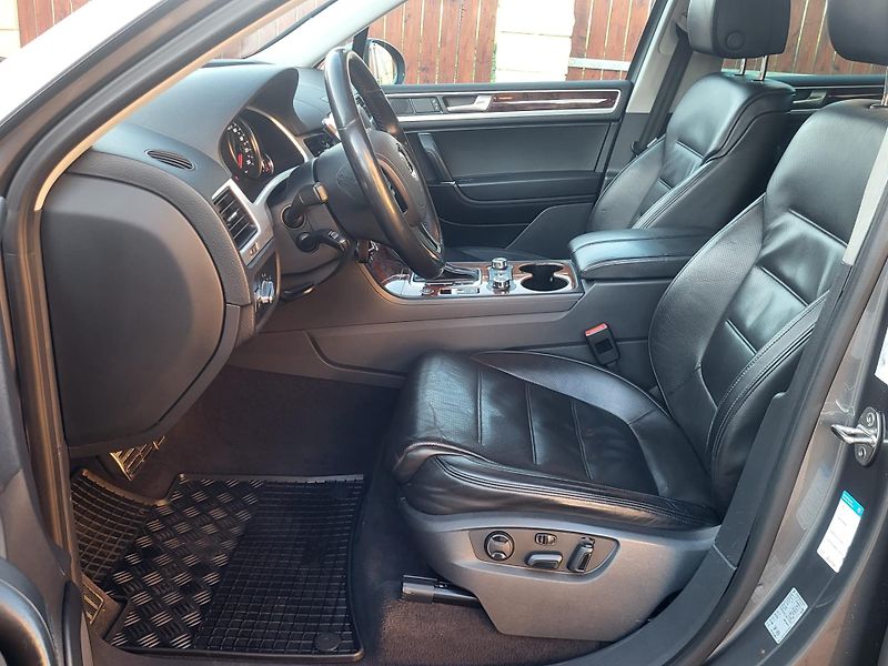 Volkswagen Touareg 4.2V8 TDi 250kW*1.MAJITEL* - fotka 12 z 40