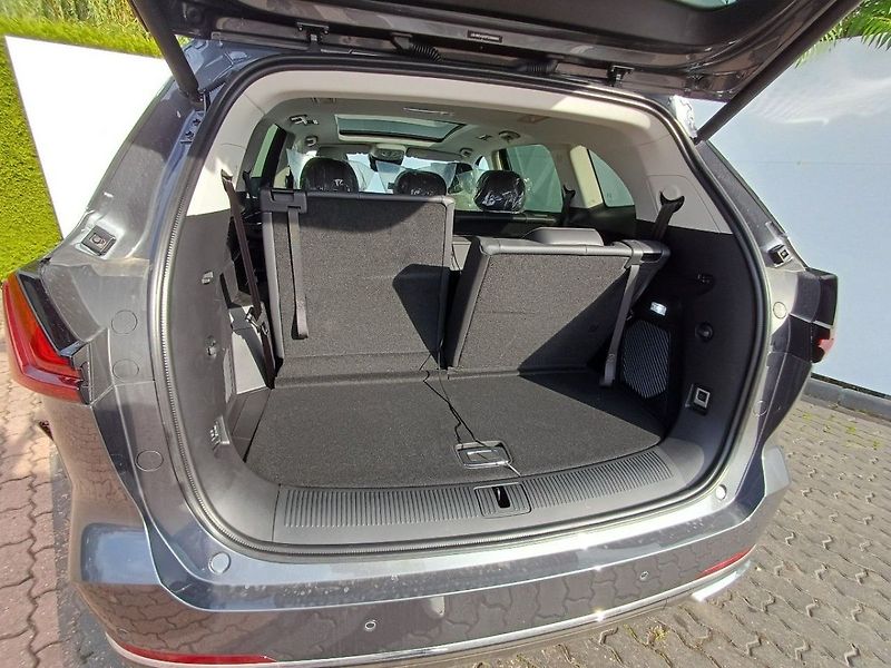 MG MGS9 Premium 1.5 TGI PHEV 220 kW - fotka 27 z 32
