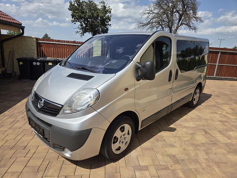 Opel Vivaro (2011) 2.0CDTI 84Kw  9-Míst - fotka 2 z 40