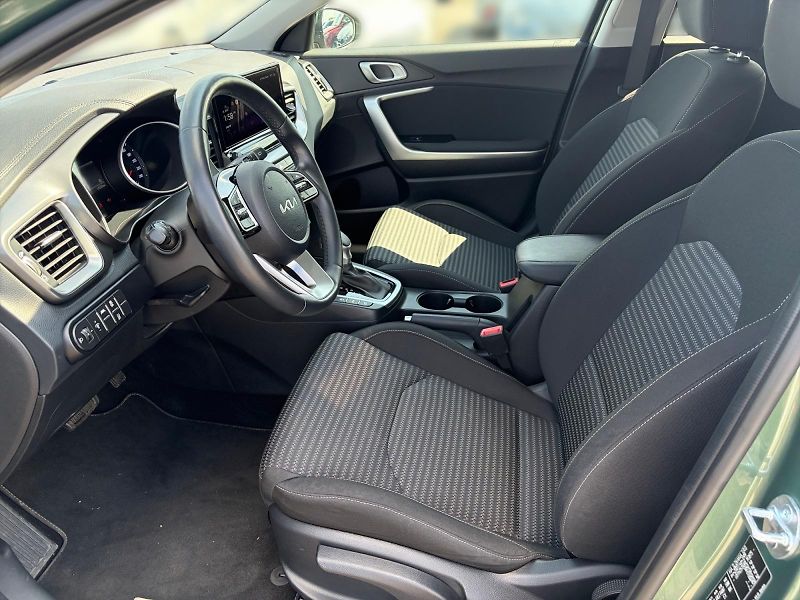 Kia Ceed (2023) TOP 1.5T-GDI 118kW CZ DPH - fotka 7 z 11