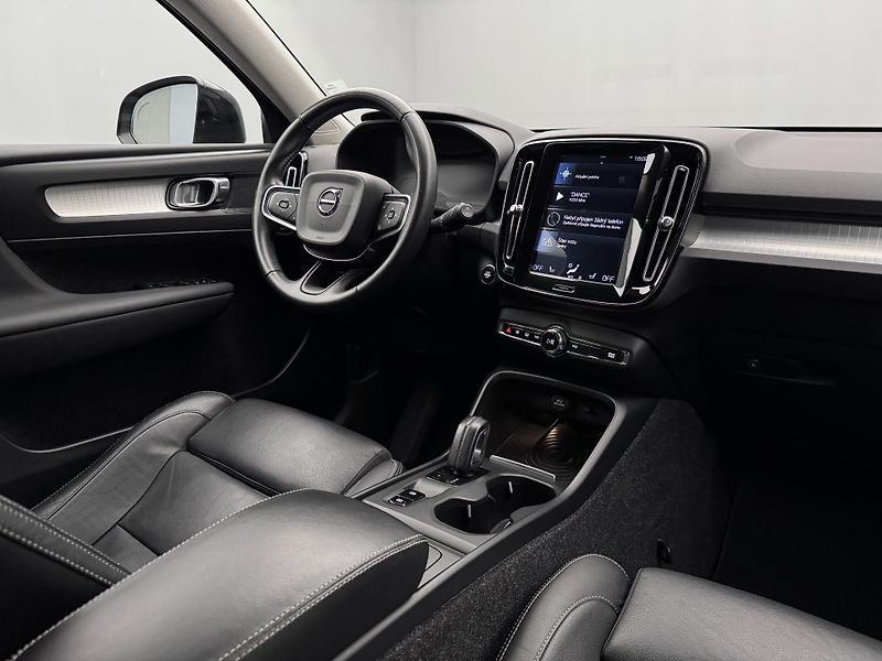 Volvo XC40 T5 AWD MOMENTUM PRO AUT - fotka 23 z 41