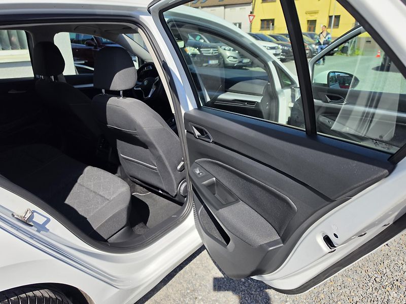 Volkswagen Golf 1.5TSI 8 Automat Led  Virtual  - fotka 20 z 29