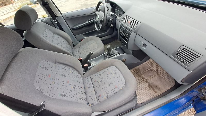 Škoda Fabia 1.4 MPI Classic - fotka 7 z 26