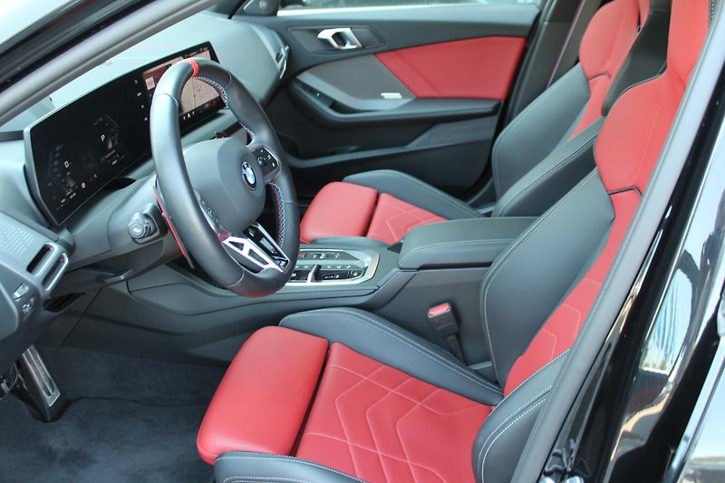 BMW Řada 1 M135 xDrive - fotka 10 z 23