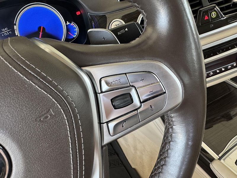 BMW Řada 7 750i xDrive*Laser*NočníVidění - fotka 29 z 47