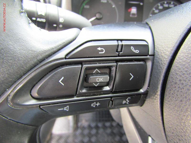Mazda 2 (2023) 1.5 VVFi hybrid, 1.maj,ČR - fotka 14 z 22