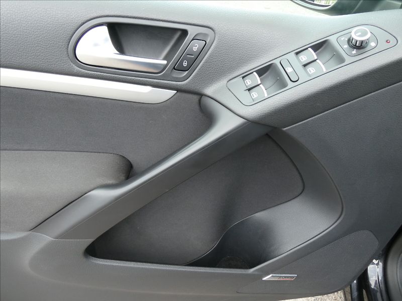 Volkswagen Tiguan 2,0 TDi 130kW Sport 4x4,TZ,nav - fotka 32 z 50