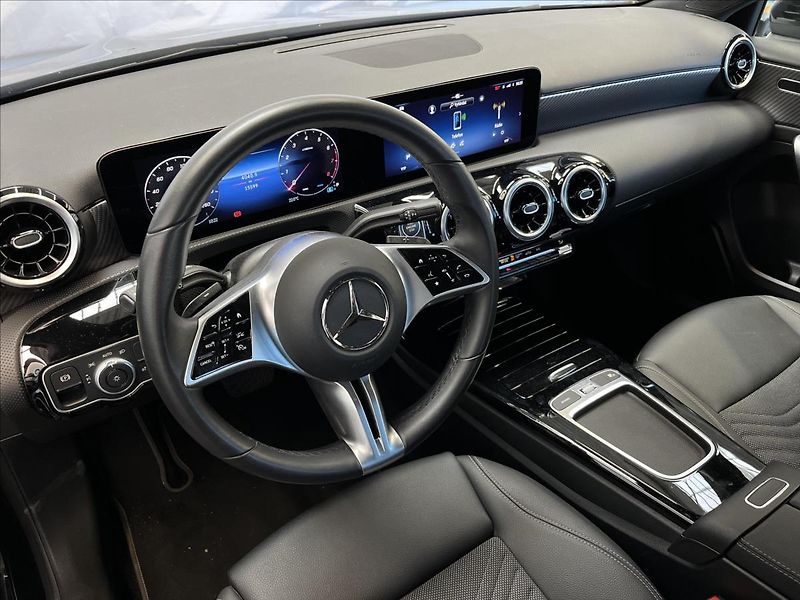 Mercedes-Benz Třídy A 180 Progressive Line - fotka 9 z 21