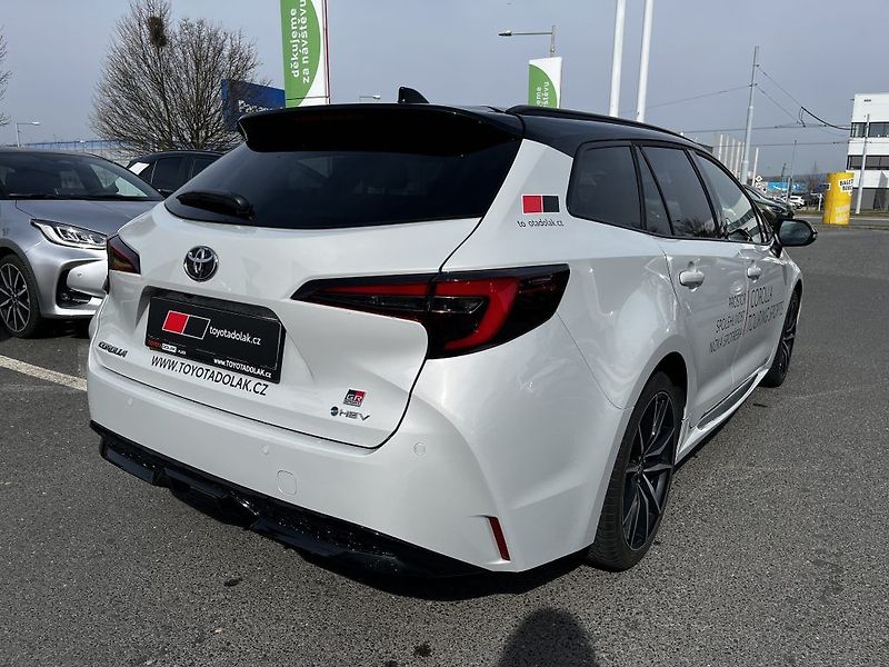 Toyota Corolla TS 2.0HEV GR Sport odběr ihned - fotka 4 z 30