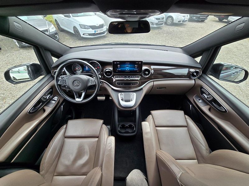 Mercedes-Benz Třídy V (2022) 300d AMG - fotka 12 z 24